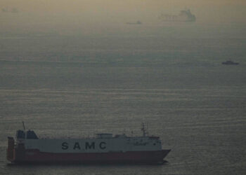 U.S. Military Ramps Up to Clear Strait of Hormuz