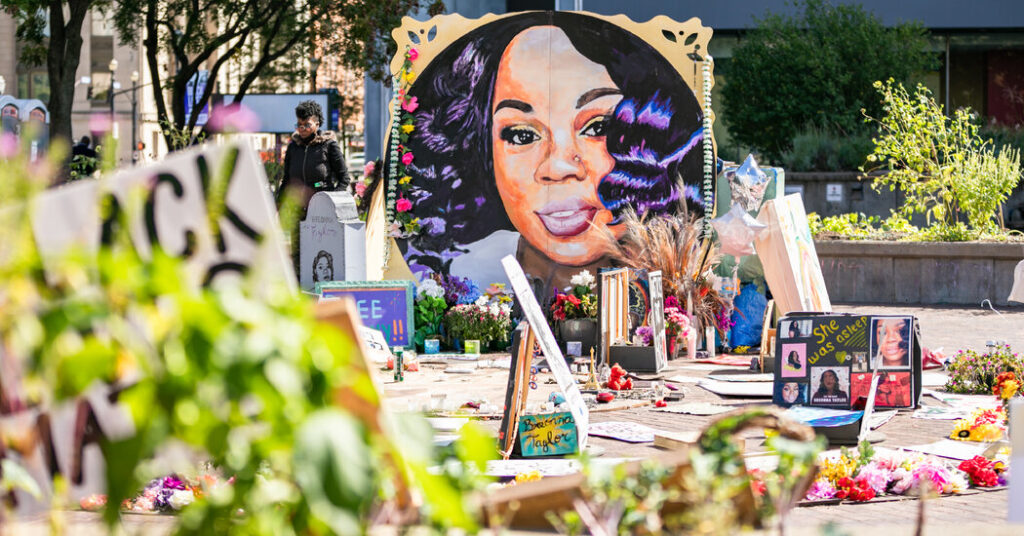 Justice Dept. Seeks to Drop Charges Against Officers in Breonna Taylor’s Death