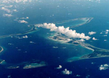 Iranian Missiles Strike Far-Off Target, but U.S. Remains Out of Range