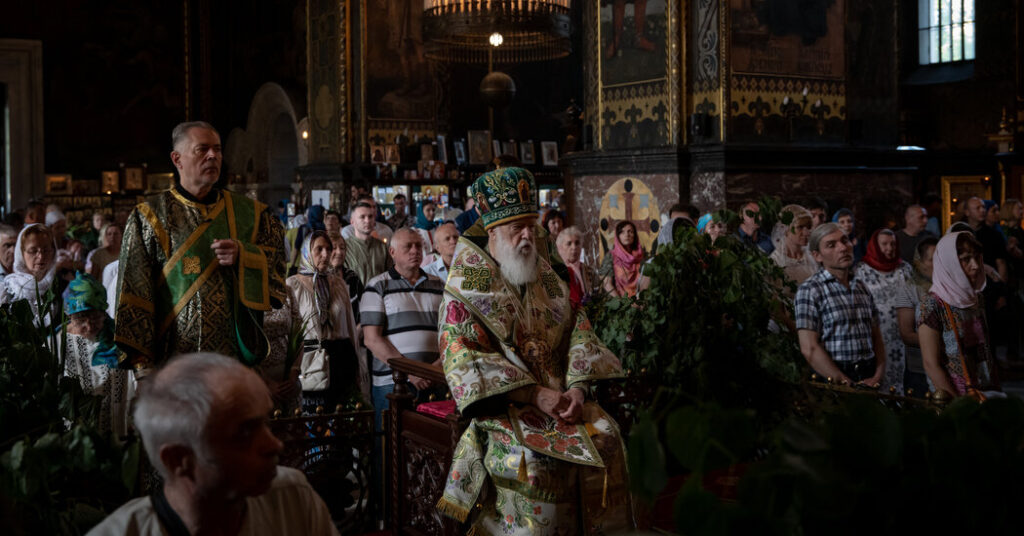 Patriarch Filaret, Orthodox Christian Leader Who Defied Russia, Dies at 97