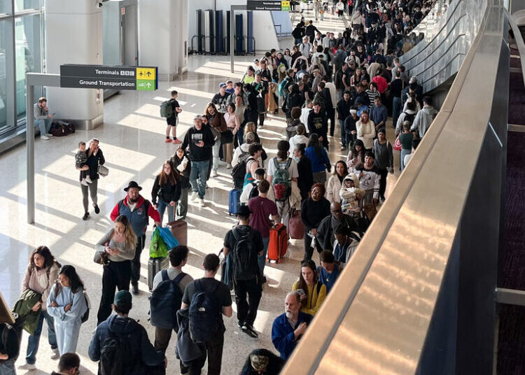 At New York Airports, Long T.S.A. Lines and Frustrated Travelers