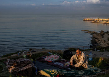 On Beirut’s Waterfront, Loss Meets Life, and Luxury, Amid War