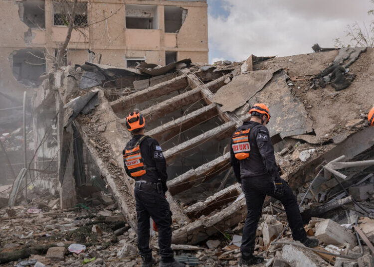 Residents in Southern Israel Are Shaken After Direct Strikes by Iranian Missiles