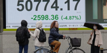 Stocks Tumble as Oil Prices Rise