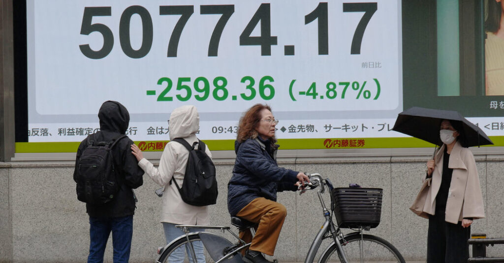 Stocks Tumble as Oil Prices Rise