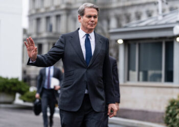 Trump Faces Blowback on Easing Iran Oil Sanctions