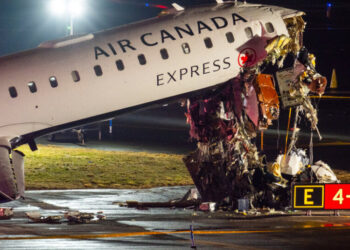 F.A.A. Is Investigating if Another Jet’s Issue Distracted a Controller