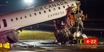 F.A.A. Is Investigating if Another Jet’s Issue Distracted a Controller