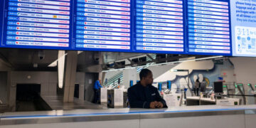 Crash at LaGuardia Airport Cancels at Least 500 Flights. Here’s What to Know.