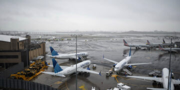 LaGuardia Delays Expected to Last for Days After Runway Crash