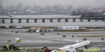 Passengers Braced for a Rough Landing Before Crash at LaGuardia