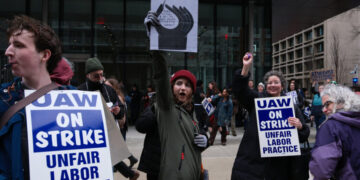 Hundreds of N.Y.U. Professors Begin Strike Over Pay and Job Protections