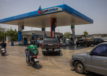 Oil Prices Rise a Day After 10% Plunge