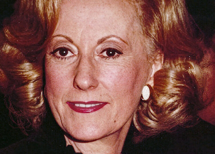 Letizia Mowinckel, 105, Dies; Procured Jacqueline Kennedy’s Pink Chanel Suit