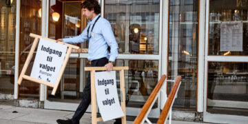 Danes Vote, With Trump on Their Minds