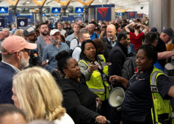 What It’s Like to Stand in an Airport Security Line for Hours