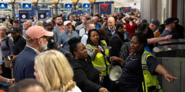 What It’s Like to Stand in an Airport Security Line for Hours
