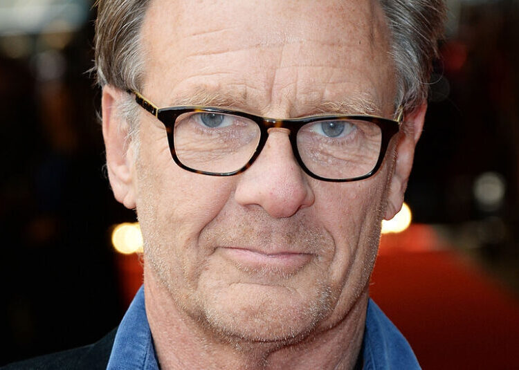 Robert Fox, Acclaimed Producer in Britain and on Broadway, Dies at 73