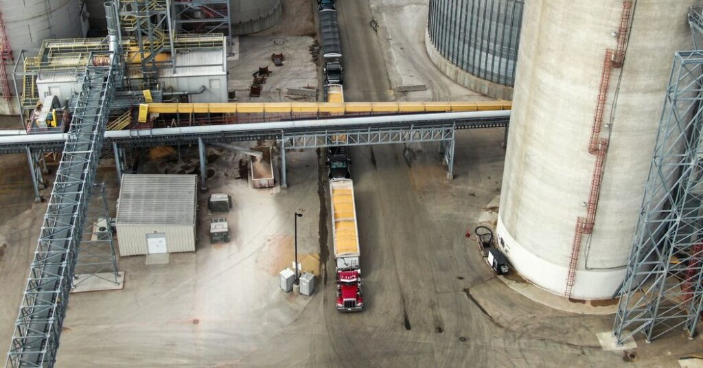 E.P.A. Waives Smog Rules on Summer Gasoline in Bid to Ease Prices