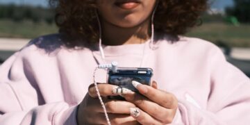 Bring On Defunct: The iPod Enthralls Young Music Listeners