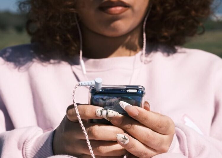 Bring On Defunct: The iPod Enthralls Young Music Listeners