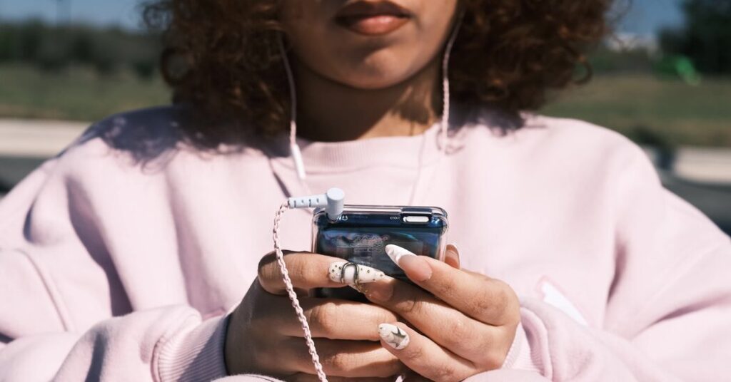 Bring On Defunct: The iPod Enthralls Young Music Listeners