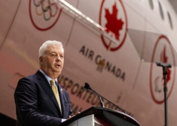 Air Canada C.E.O. Draws Scorn for Delivering Condolences in English