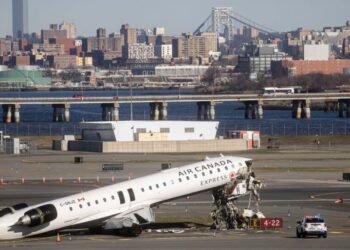 Safety Experts Considered LaGuardia Challenging but Not an Outlier