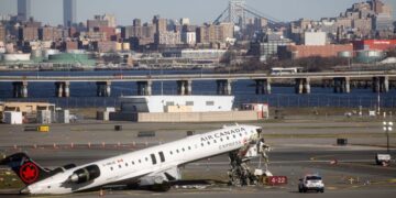 Safety Experts Considered LaGuardia Challenging but Not an Outlier