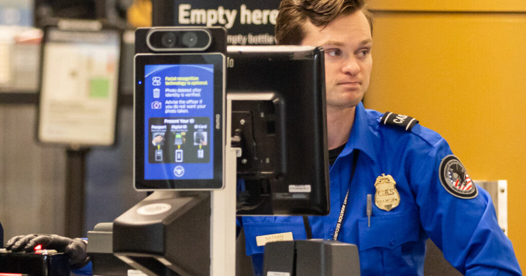 Trump Says He Will Sign Order to Pay T.S.A. Agents as Travel Frustrations Grow