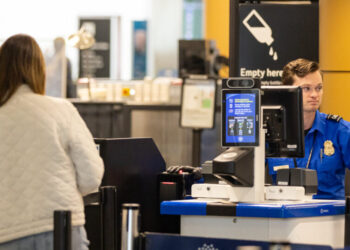 Trump Says He Will Sign Order to Pay T.S.A. Agents During Shutdown