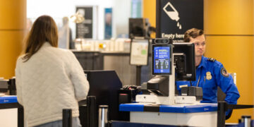 Trump Says He Will Sign Order to Pay T.S.A. Agents During Shutdown