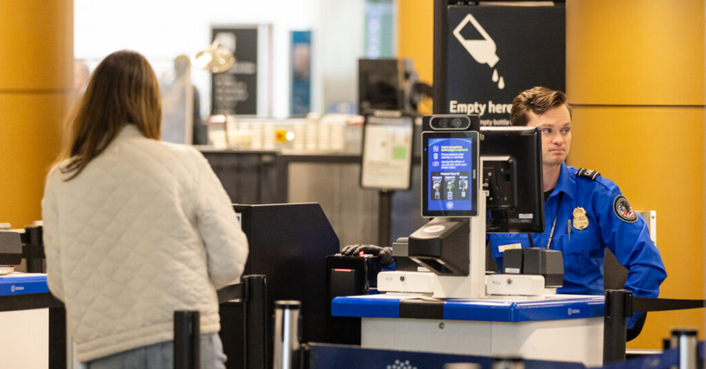 Trump Says He Will Sign Order to Pay T.S.A. Agents During Shutdown