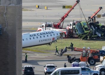 Damaged Runway at LaGuardia Reopens After Plane Wreckage Is Removed