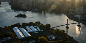 New York City’s Population Flat After Drop in Immigration