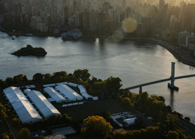 New York City’s Population Flat After Drop in Immigration