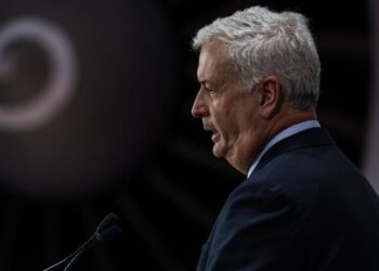 Air Canada Chief Apologizes for English-Language Condolences After Plane Crash