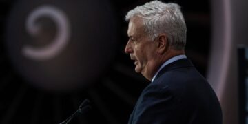 Air Canada Chief Apologizes for English-Language Condolences After Plane Crash