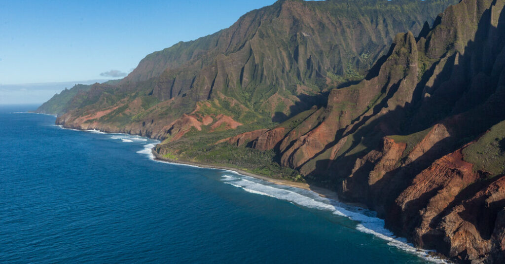 3 Killed in Helicopter Crash Off Hawaii