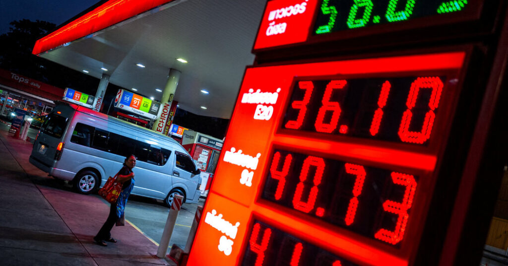 Stocks Sink and Oil Dips After Trump Delays Threat to Bomb Iran