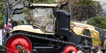 Trump Offers More Aid to Farmers, a Key Support Bloc Hurt by Tariffs and War