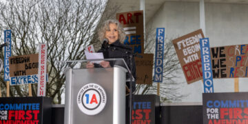 Outside Kennedy Center, Jane Fonda and Joan Baez Raise Voices in Protest