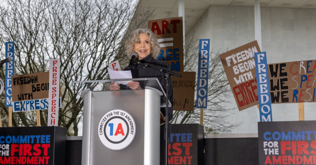 Outside Kennedy Center, Jane Fonda and Joan Baez Raise Voices in Protest