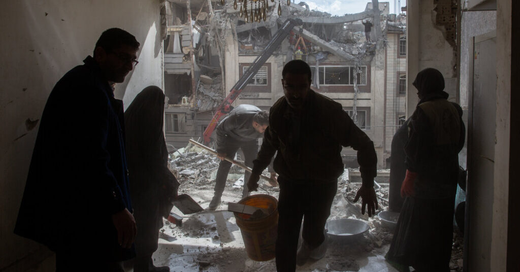 Iran Moves to Assert Control Over Strait While Trading Strikes With Israel