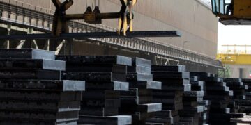 Strikes on Iranian Industry Expand Blows to Civilian Economy