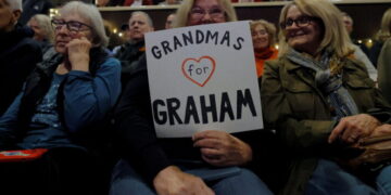 In Maine, Many Older Women Prefer the Younger Man for Senate