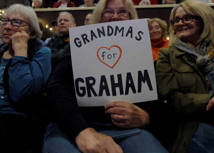 In Maine, Many Older Women Prefer the Younger Man for Senate