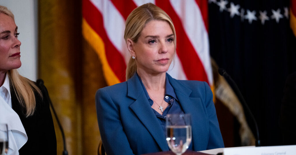 Justice Dept. Scrutinizes Transgender Prisoner Housing in California and Maine