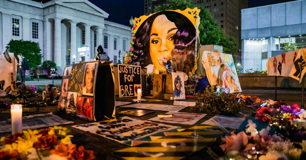 Judge Agrees to Drop Charges Against Officers in Breonna Taylor’s Death