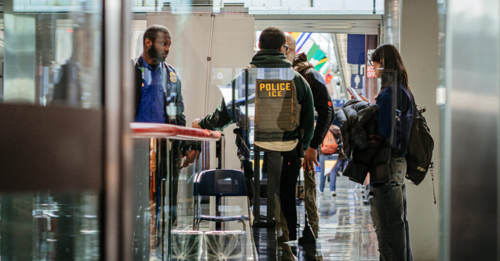 ICE May Remain at Airports Even After T.S.A. Pay Resumes, Border Czar Says
